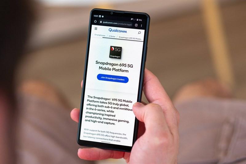 Con chip Snapdragon 695 giúp Xperia 10 IV tối ưu điện năng tiêu thụ hơn