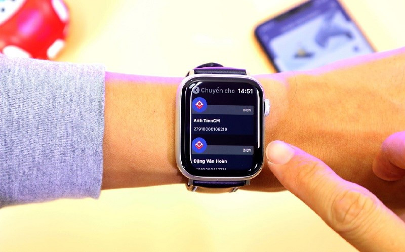 alt text: BIDV Smart Banking trên Apple Watch