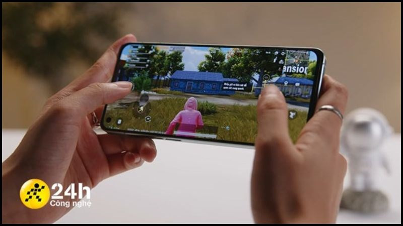 alt text: Trải nghiệm PUBG Mobile mượt mà trên OPPO Reno6 Z 5G