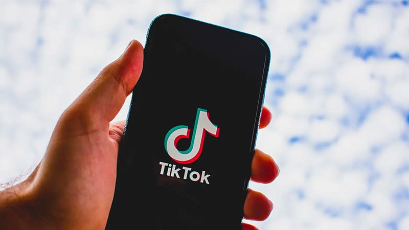 Cách thêm link Facebook, Instagram vào TikTok