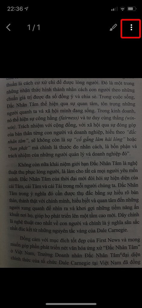 Nhấn vào ảnh và chọn biểu tượng ba chấm
