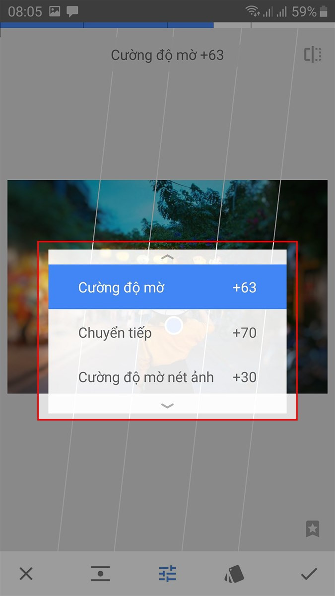 alt text: Điều chỉnh các thông số làm mờ trong Snapseed