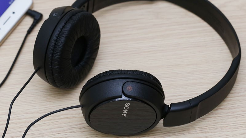 alt text: Tai nghe chụp tai Sony MDR - ZX110AP