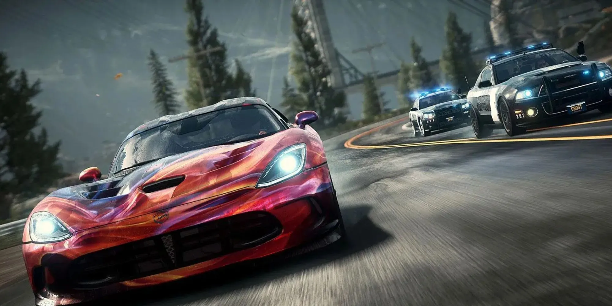 Hình ảnh chiếc xe đua màu đỏ đang bị xe cảnh sát truy đuổi trong game Need For Speed Rivals