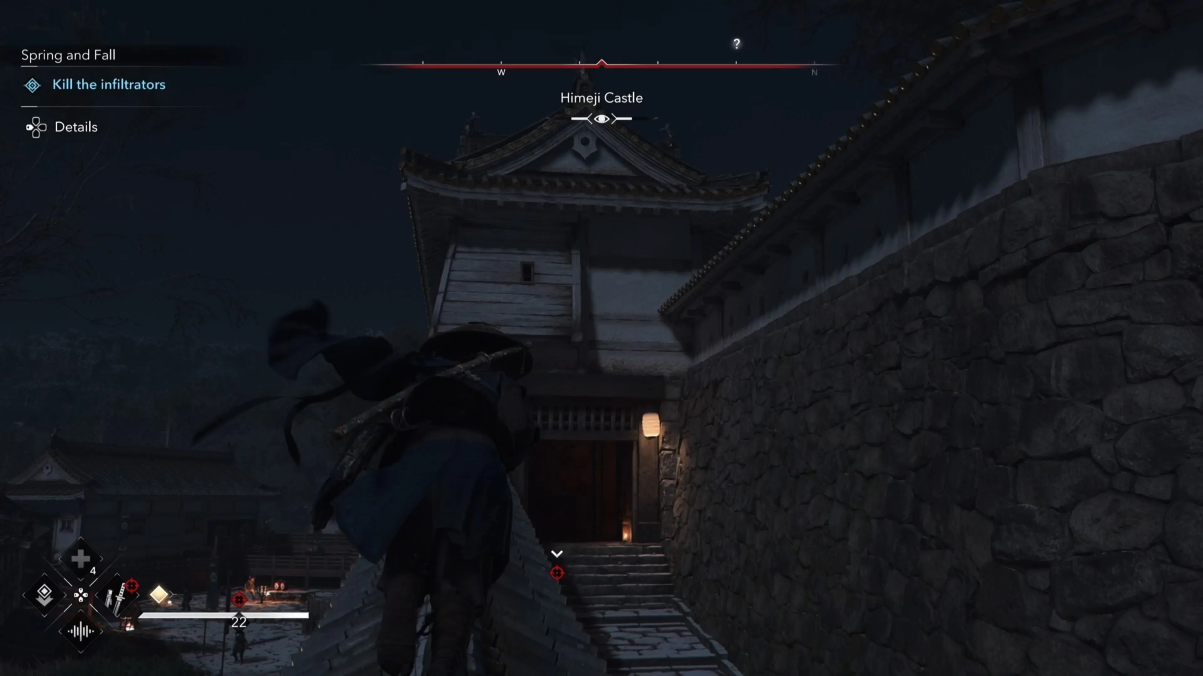 Naoe thực hiện ám sát từ trên không xuống một mục tiêu trong lâu đài Assassin's Creed Shadows