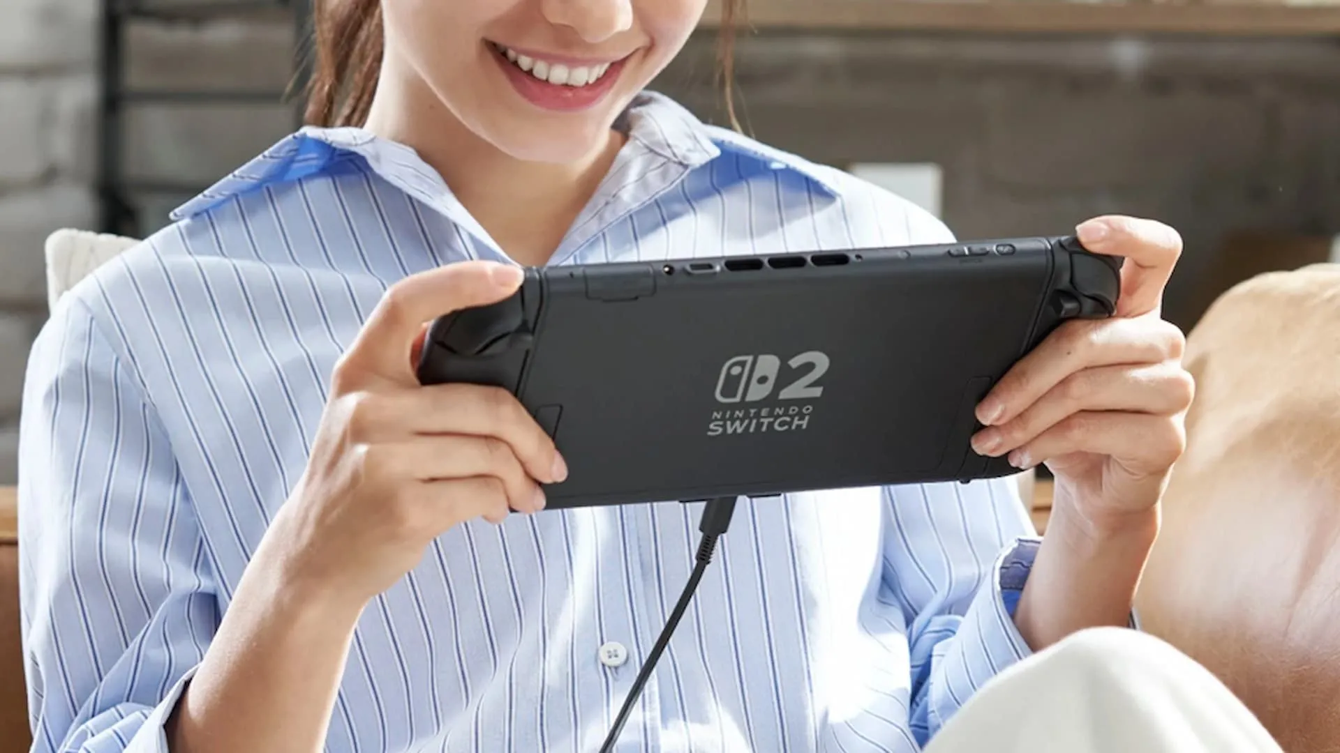 Người dùng đang trải nghiệm máy chơi game Nintendo Switch 2 giả định
