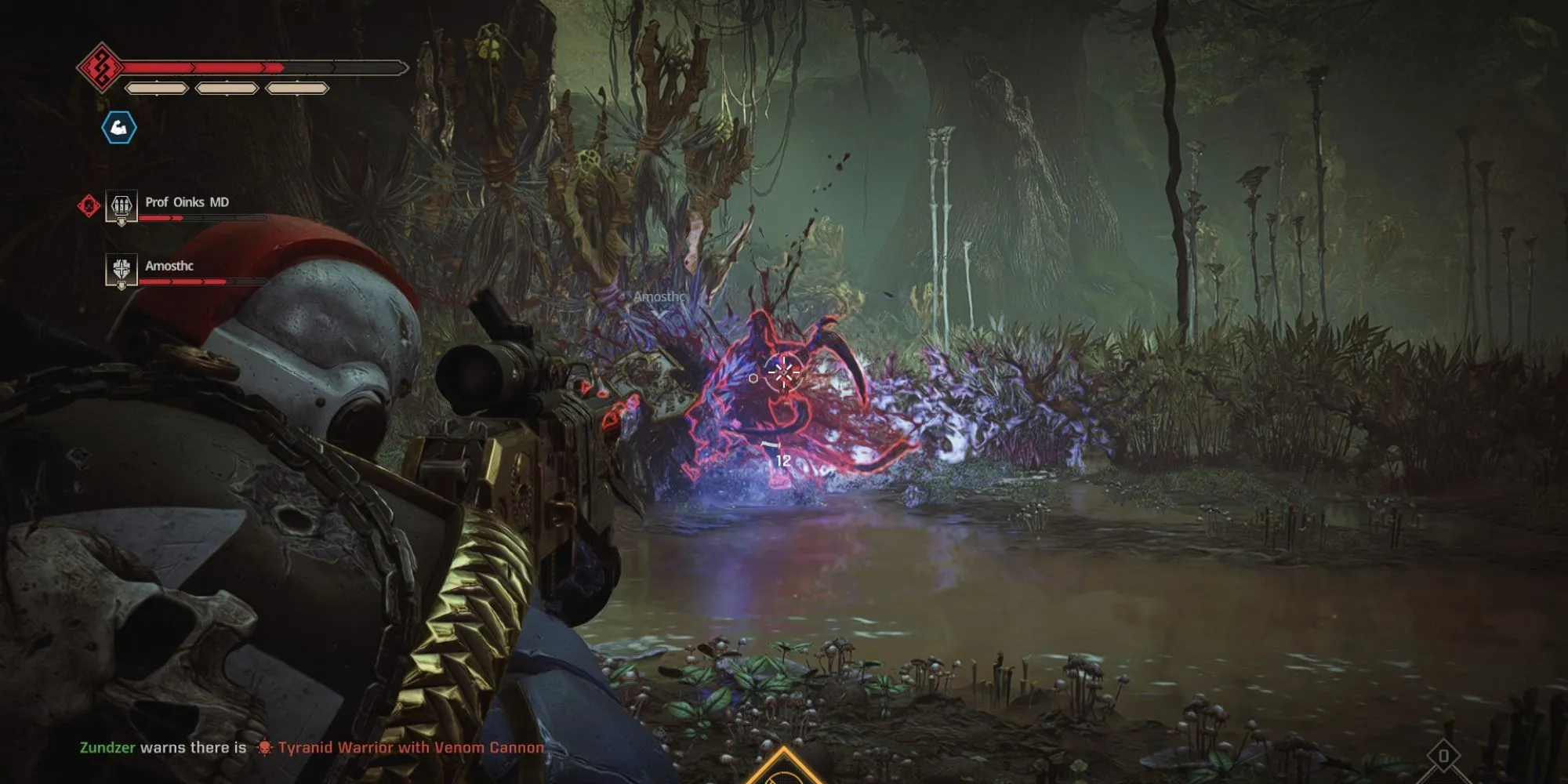 Nhân vật Captain Titus trong Warhammer 40K Space Marine 2 đang dùng chainsword chiến đấu với bầy Tyranid hung hãn