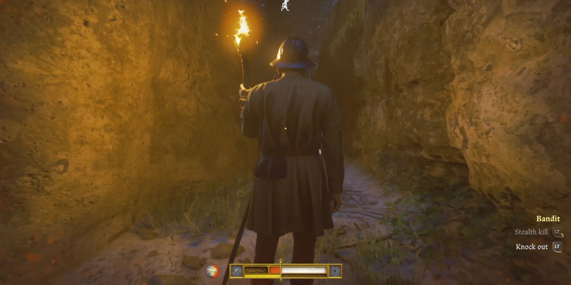 Nhân vật Henry trong Kingdom Come Deliverance 2 đang cố gắng thực hiện hành động lén lút trong một khu vực tối