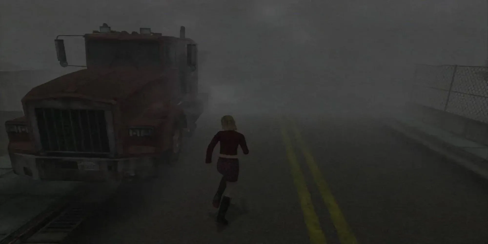 Nhân vật James Sunderland đứng giữa làn sương mù dày đặc đặc trưng của thị trấn Silent Hill 2 trên PS2