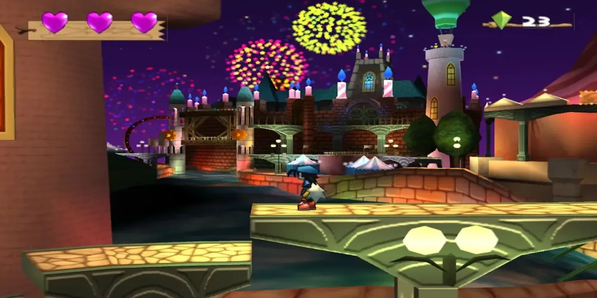 Nhân vật Klonoa đang bay lượn trong một thế giới đầy màu sắc của game Klonoa 2: Lunatea's Veil trên PS2