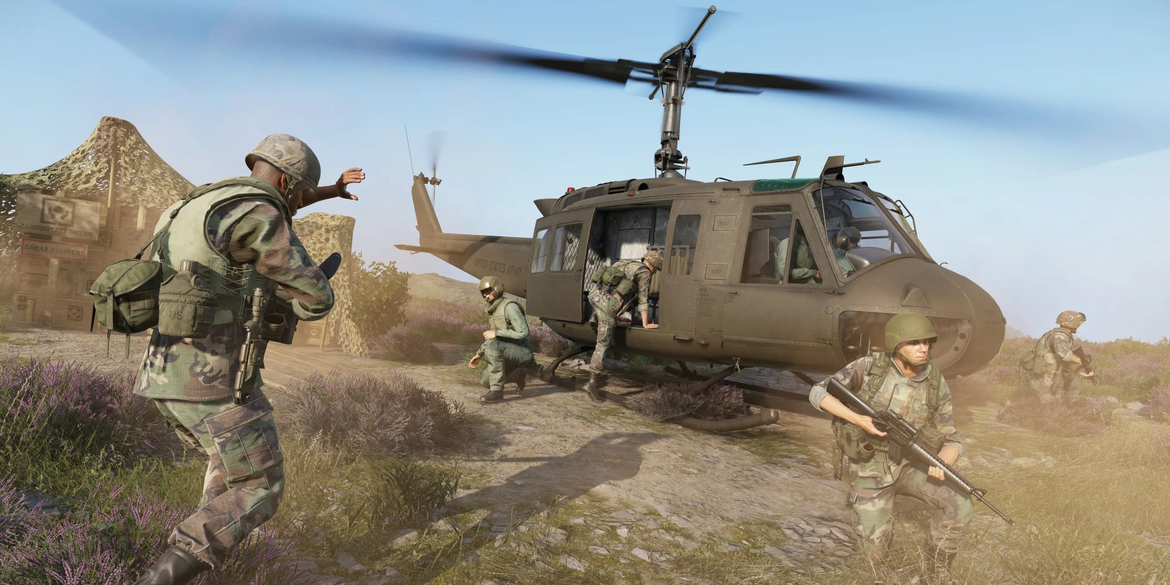 Trực thăng UH-1H Huey bay trên chiến trường trong ArmA Reforger 1.3