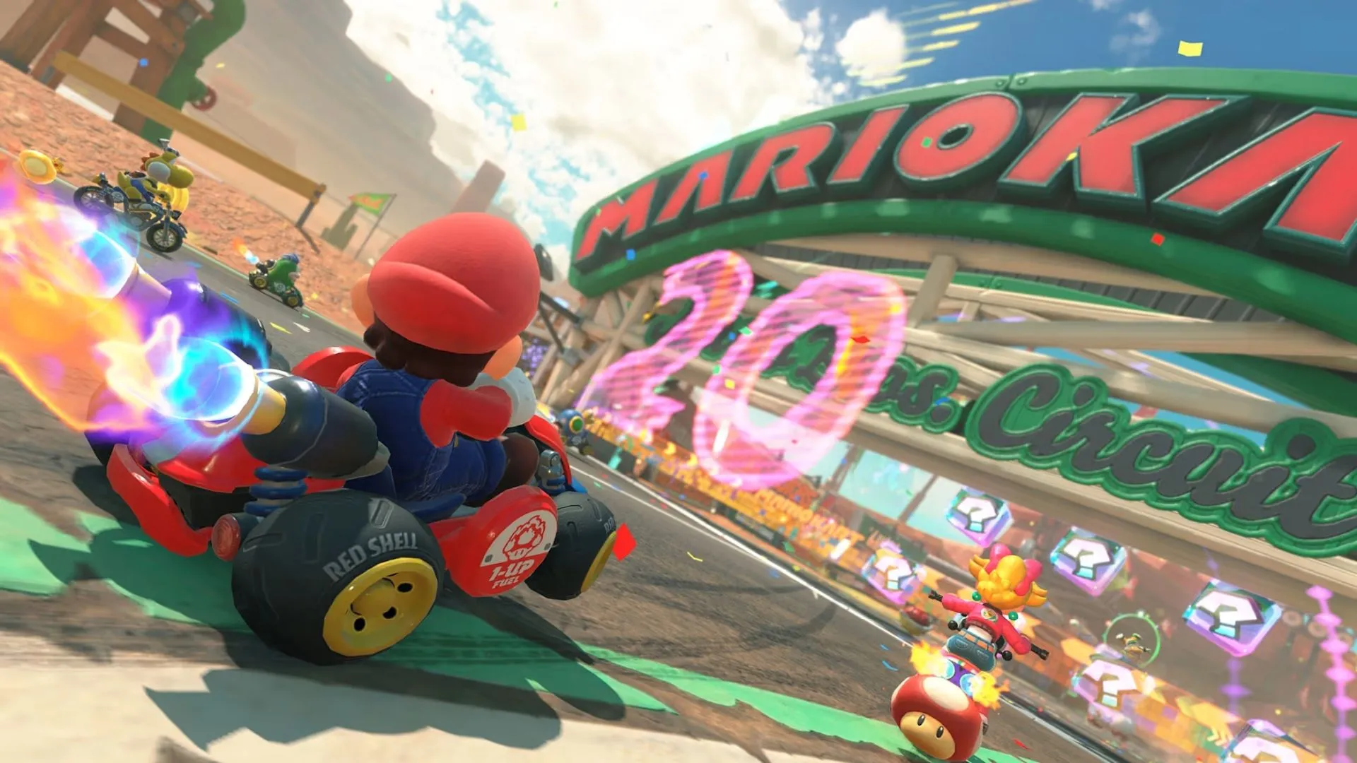 Một tay đua Mario Kart sử dụng vật phẩm trên đường đua