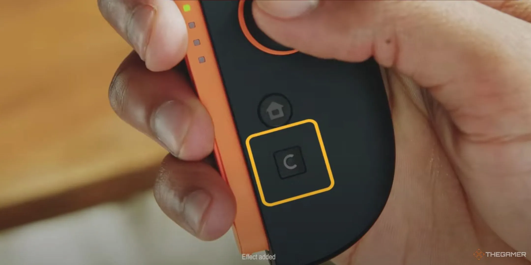 Nút GameChat được làm nổi bật trên bộ điều khiển Joy-Con 2 của Nintendo Switch 2