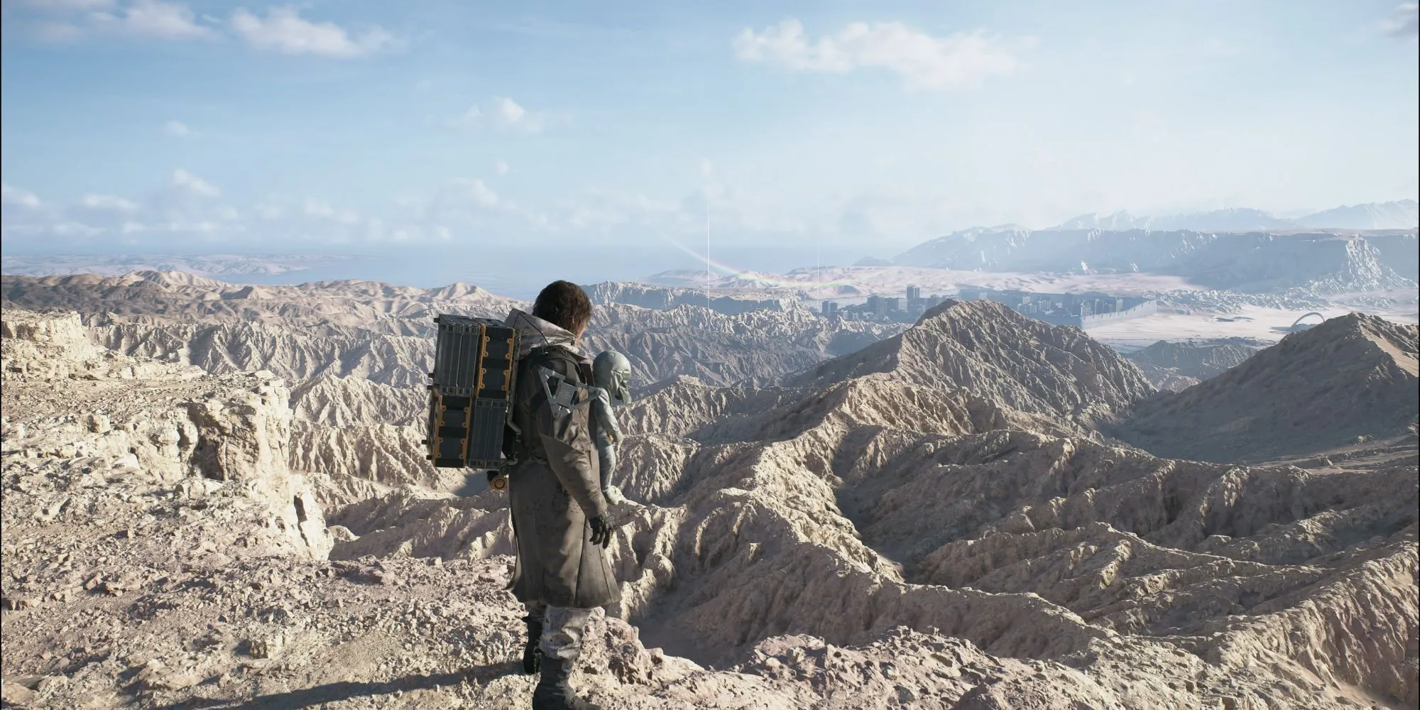 Cảnh bầu trời ngoạn mục với các hiện tượng kỳ lạ trong Death Stranding 2, có thể là cầu vồng Timefall hoặc thứ gì đó liên quan đến BTs.