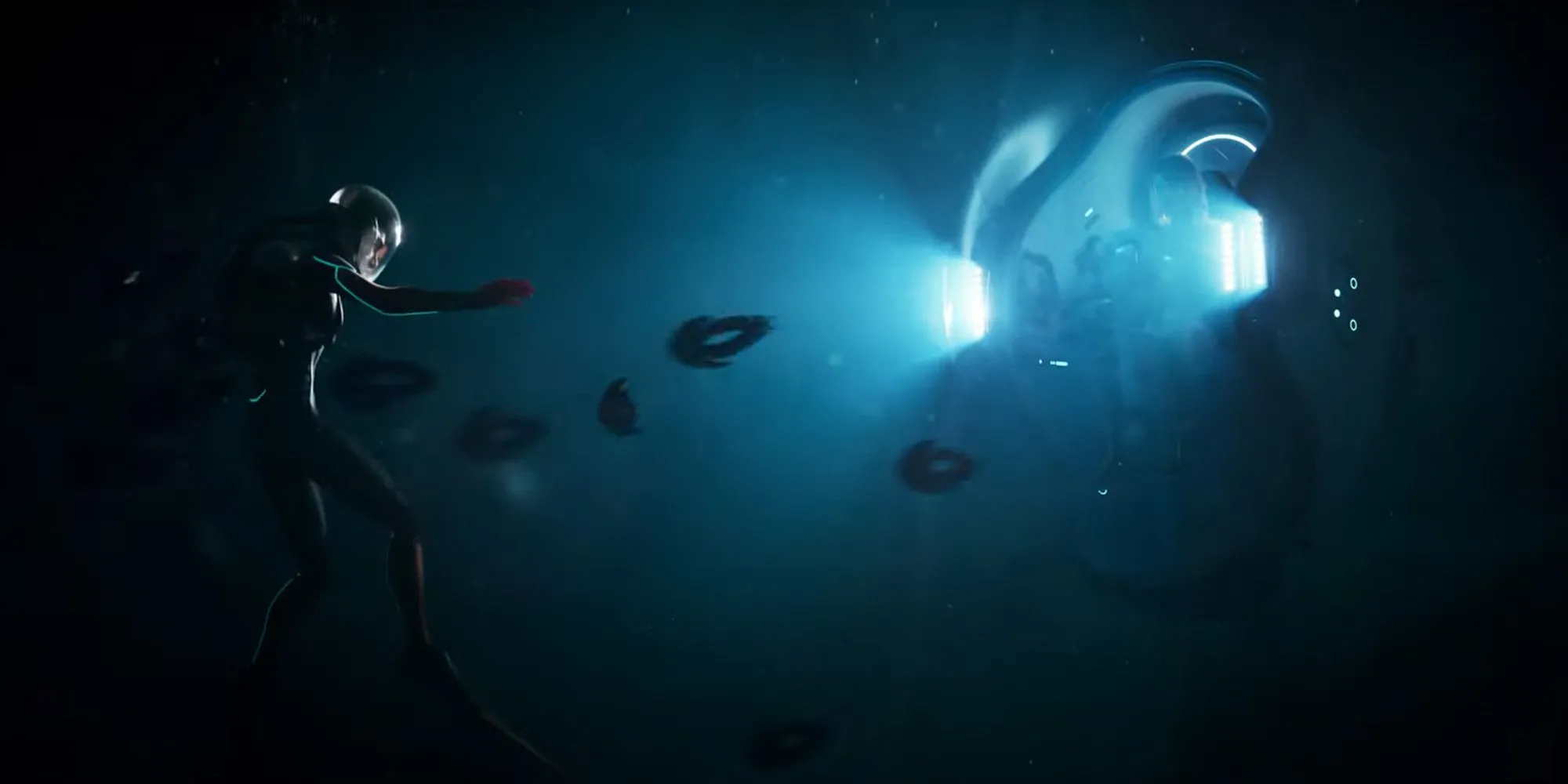 Chiếc Pod di chuyển dưới nước và nhân vật trong Subnautica 2