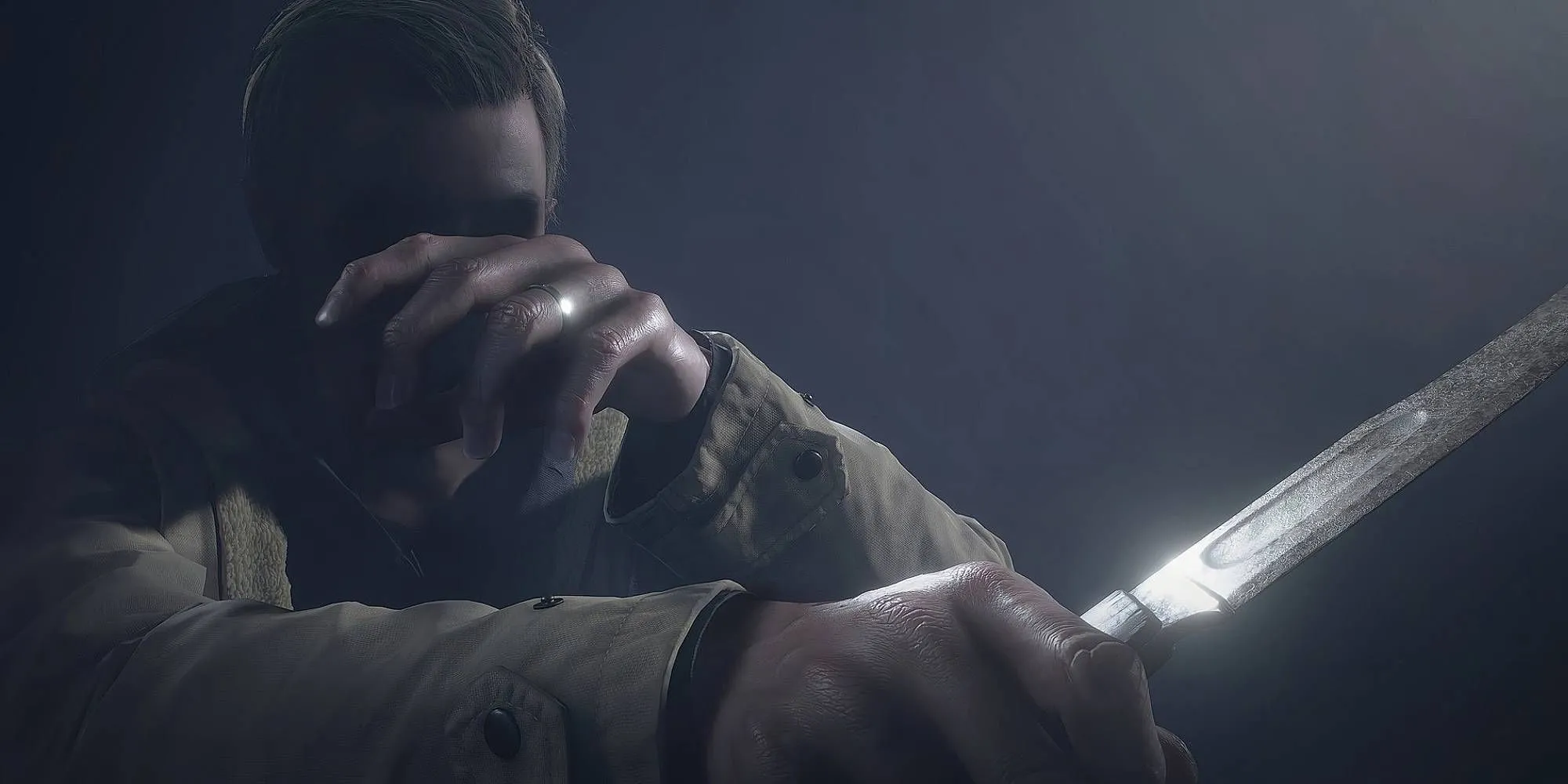 Ethan Winters trong Resident Evil Village che mặt, tay cầm dao
