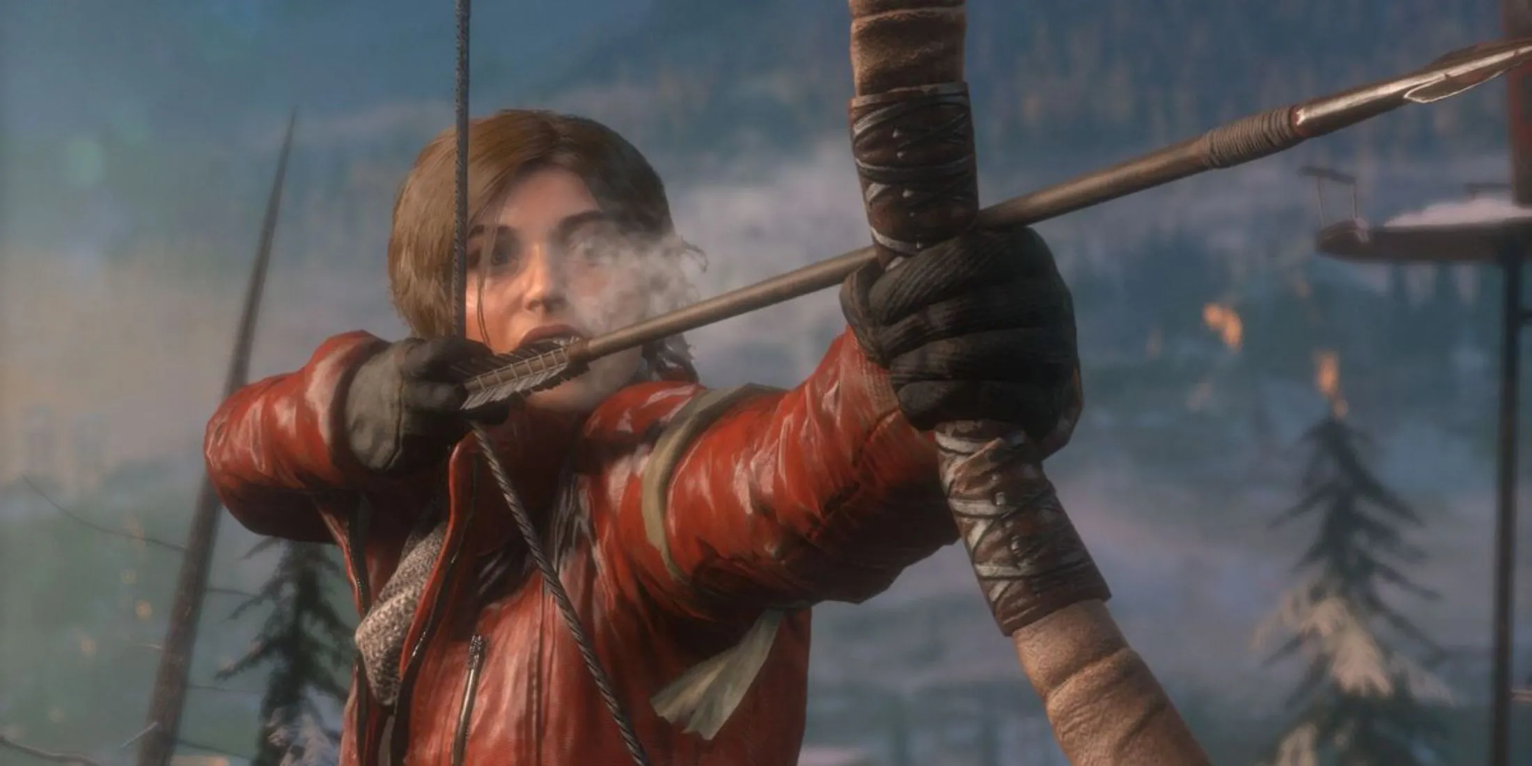 Lara Croft trang bị cung tên, sẵn sàng chiến đấu trong bối cảnh rừng tuyết khắc nghiệt của Rise of the Tomb Raider