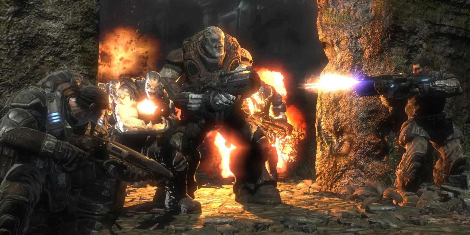 Nhân vật chính Marcus Fenix ẩn nấp sau vật chắn trong môi trường chi tiết, u ám của Gears of War trên Xbox 360